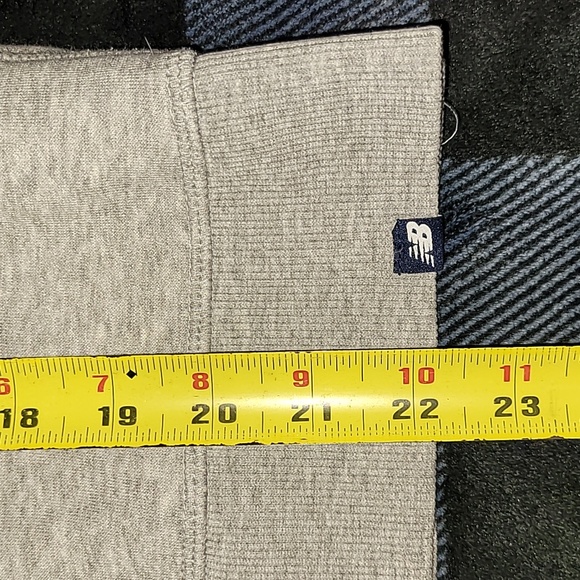 New Balance. Crewneck pullover. Carpet-logo. Like-new.  Women's Medium - Picture 8 of 15
